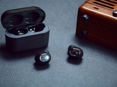 高價值和實用的藍(lán)牙耳機(jī)設(shè)計讓您在幾分鐘內(nèi)印象深刻。